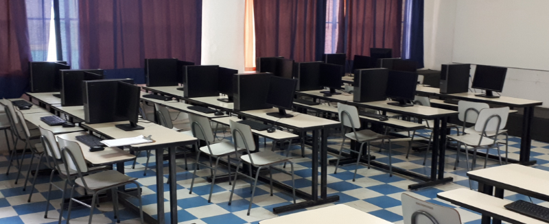  12 (doze) computadores desktop, com gabinete, monitor, teclado emouse. Segundo certificado pelo oficial de justiça em 04/02/2019:“em bom estado e funcionando, com as seguintes configurações:Windows 10 pro, processador Intel Core I3, RAM 4gb; 3 comWindows 7 professional, Intel Pentium CPUG 3220,